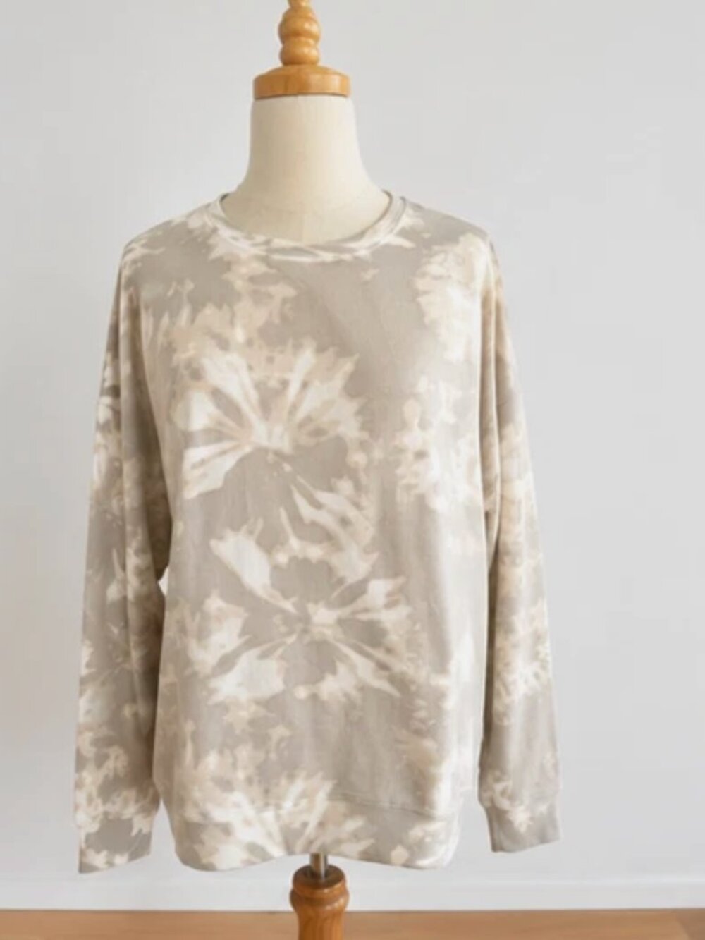 Athleta Unisex Balance Printed Pullover Sweatshirt S Taupe Tie Dye Jersey Knit